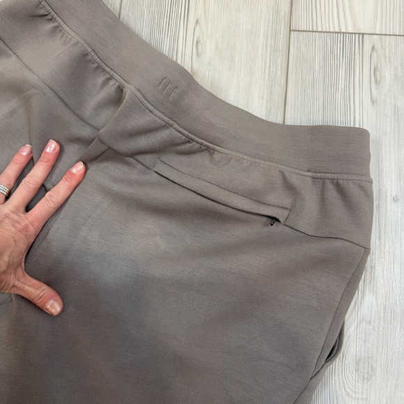 Lululemon X Peloton Shorts Mens Large Brown 7" Smooth Spacer Athleisure LM7BMSS - Picture 10 of 13